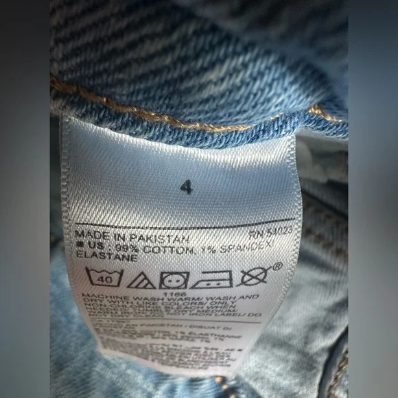 Old Navy distressed flares, high rise, light wash, size 4 - Picture 4 of 6